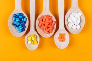 There is a link between multivitamins and memory, as these powerhouse supplements hold the potential to help preserve and enhance your cognitive abilities